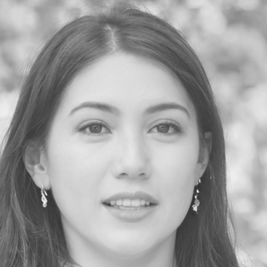 Senior financial consultant Ratna Widiastuti